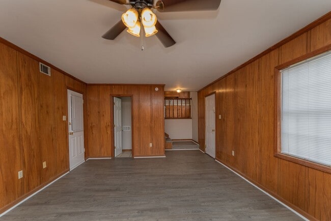 Building Photo - 3 Bed/2.5 Bath House for Rent in Martinez w/ Garage & Fenced Back Yard