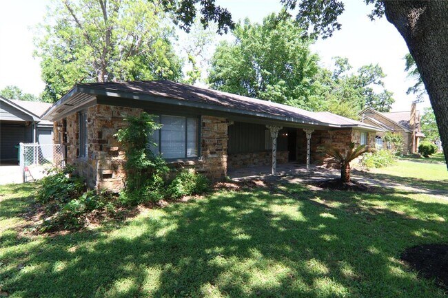 Primary Photo - 507 Fairbanks St