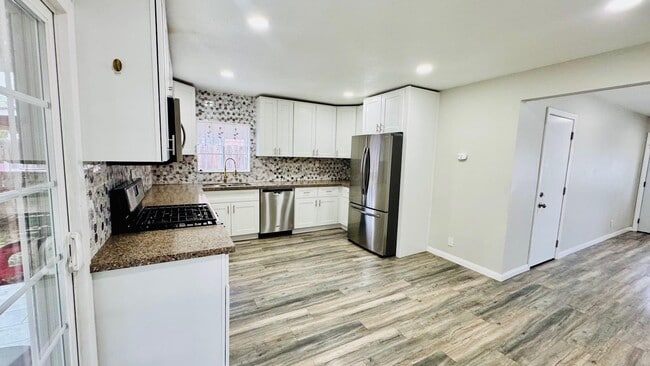 Building Photo - 803 Gamble St