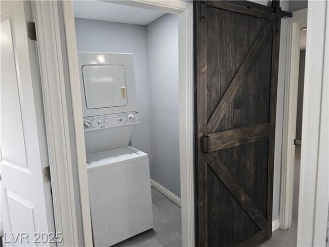 Building Photo - Remodeled Single-Story Duplex