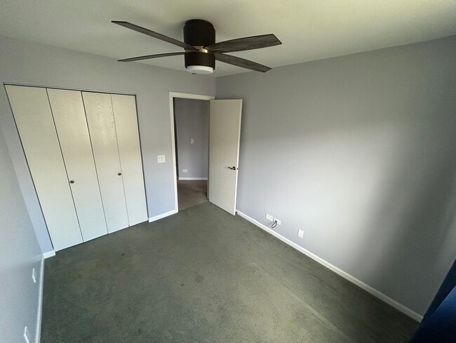 Building Photo - 935 Viewpoint Dr