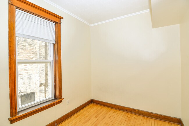 Building Photo - 2312 W Iowa St