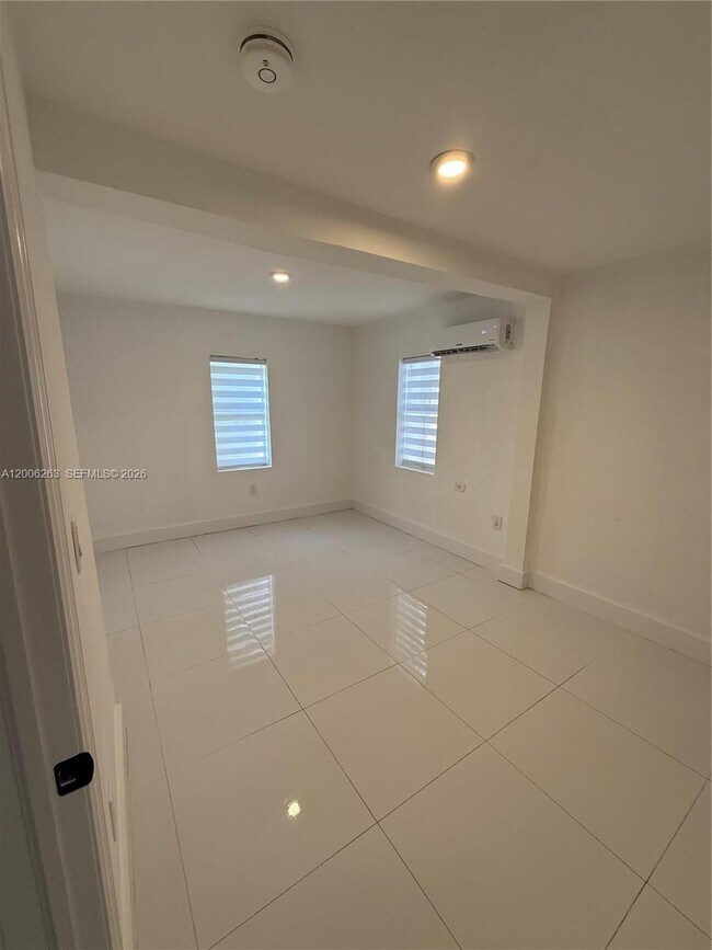 Building Photo - 6716 NW 6th Ave