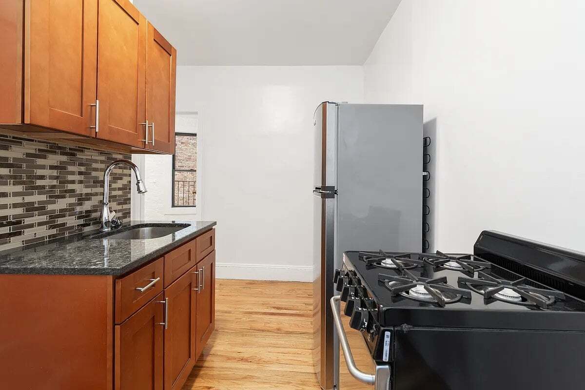 Building Photo - 117 Perry St