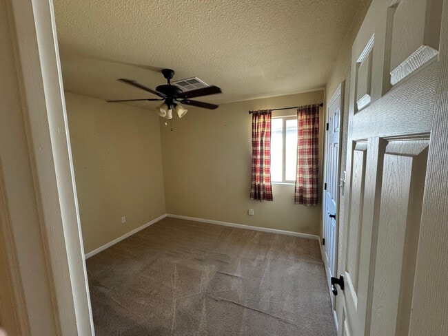 Building Photo - 2058 E Fremont Dr