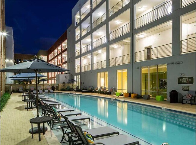 Primary Photo - 1902 1/2 Simond Ave