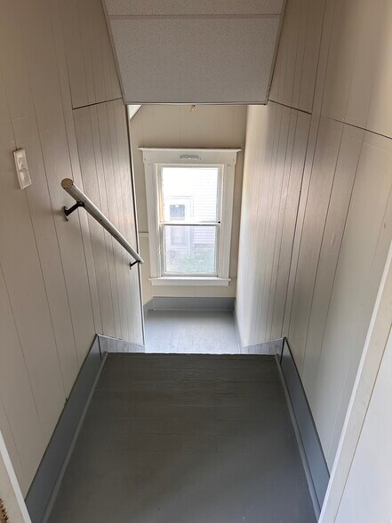 Building Photo - 19 Peacock St