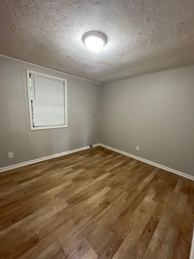 Building Photo - 2 Bedroom/1 Bath Duplex at 421 Cedar Valley Dr. Convenient to Nolensville Pike, shops and restaur...