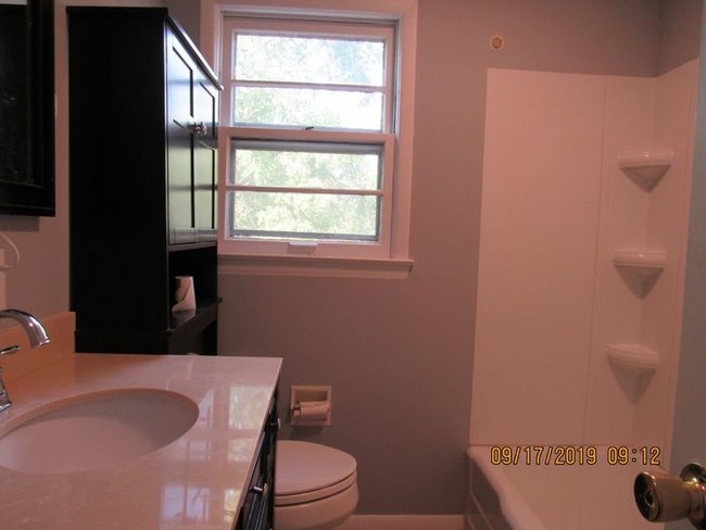 Building Photo - SECTION 8 ACCEPTED - 4550 S Keystone Ave