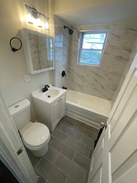 Building Photo - 2419 W 60th St