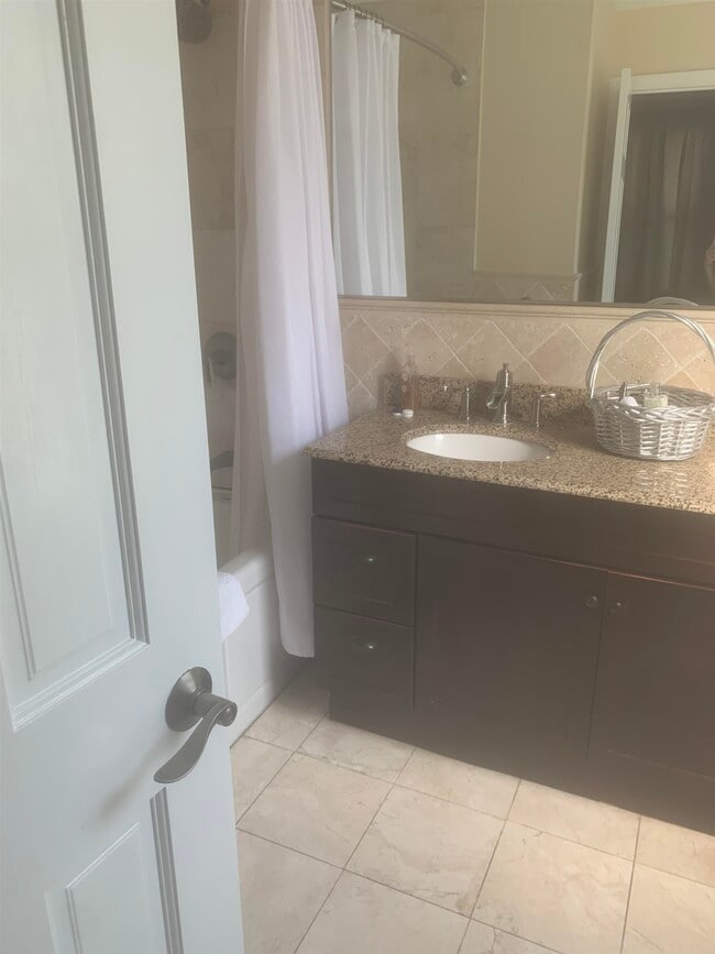 Building Photo - 148 Nesbit St