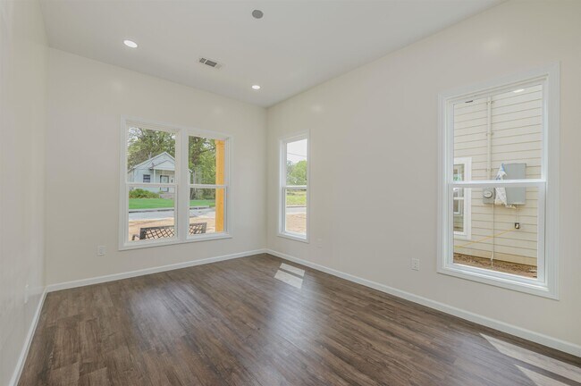 Building Photo - 1061 Shaw Pl