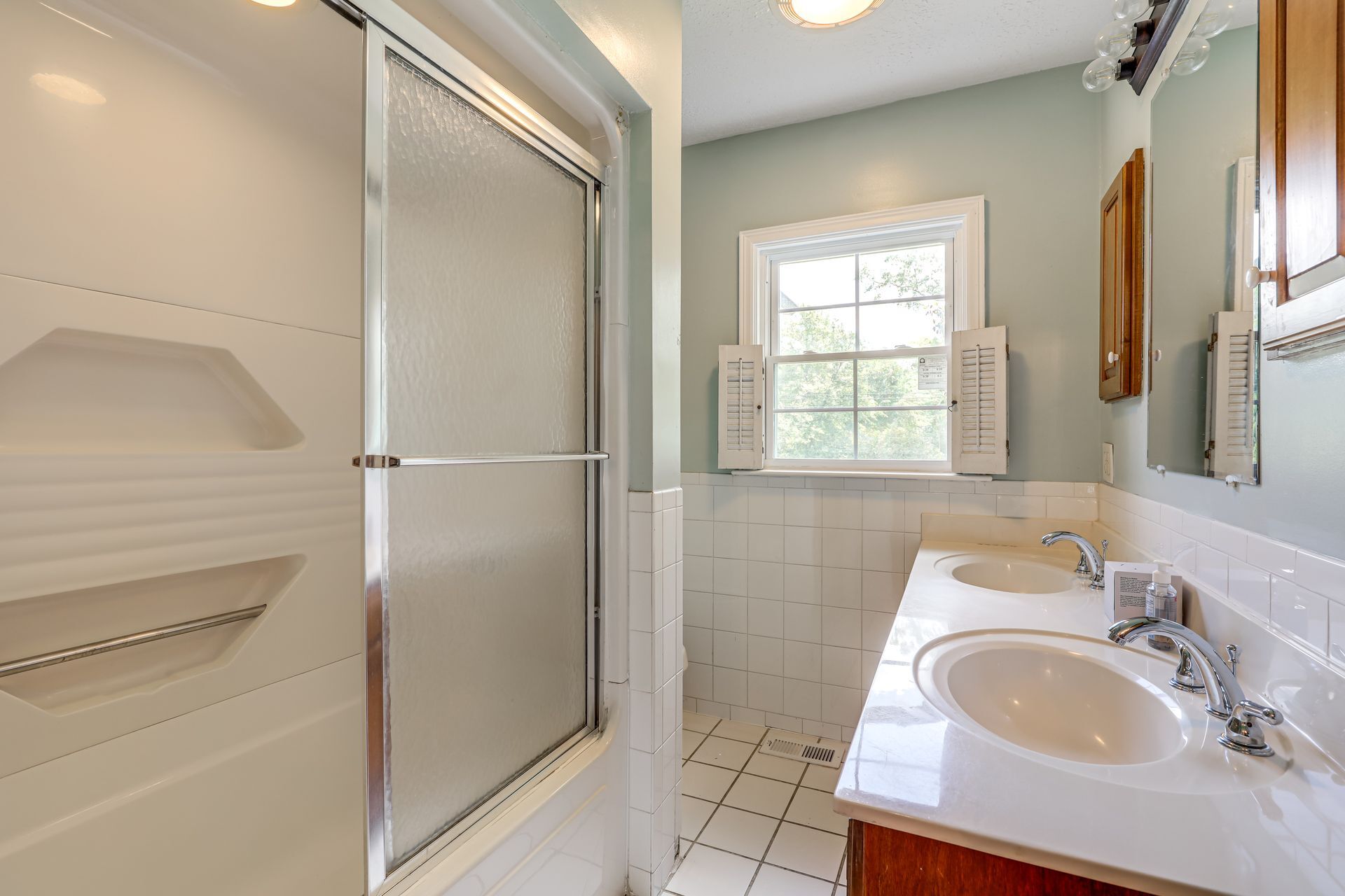 Building Photo - 206 Lakeland Dr