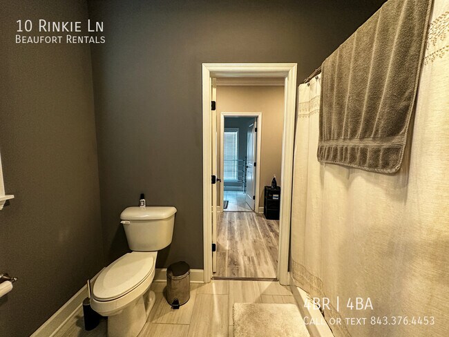 Building Photo - 10 Los Robles Rd