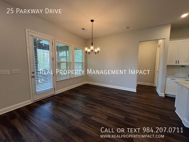 Building Photo - 25 Parkway Dr