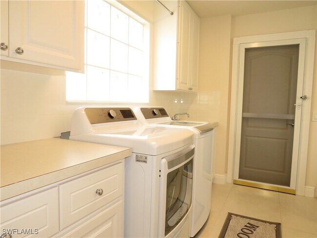 Building Photo - 4191 St George Ln