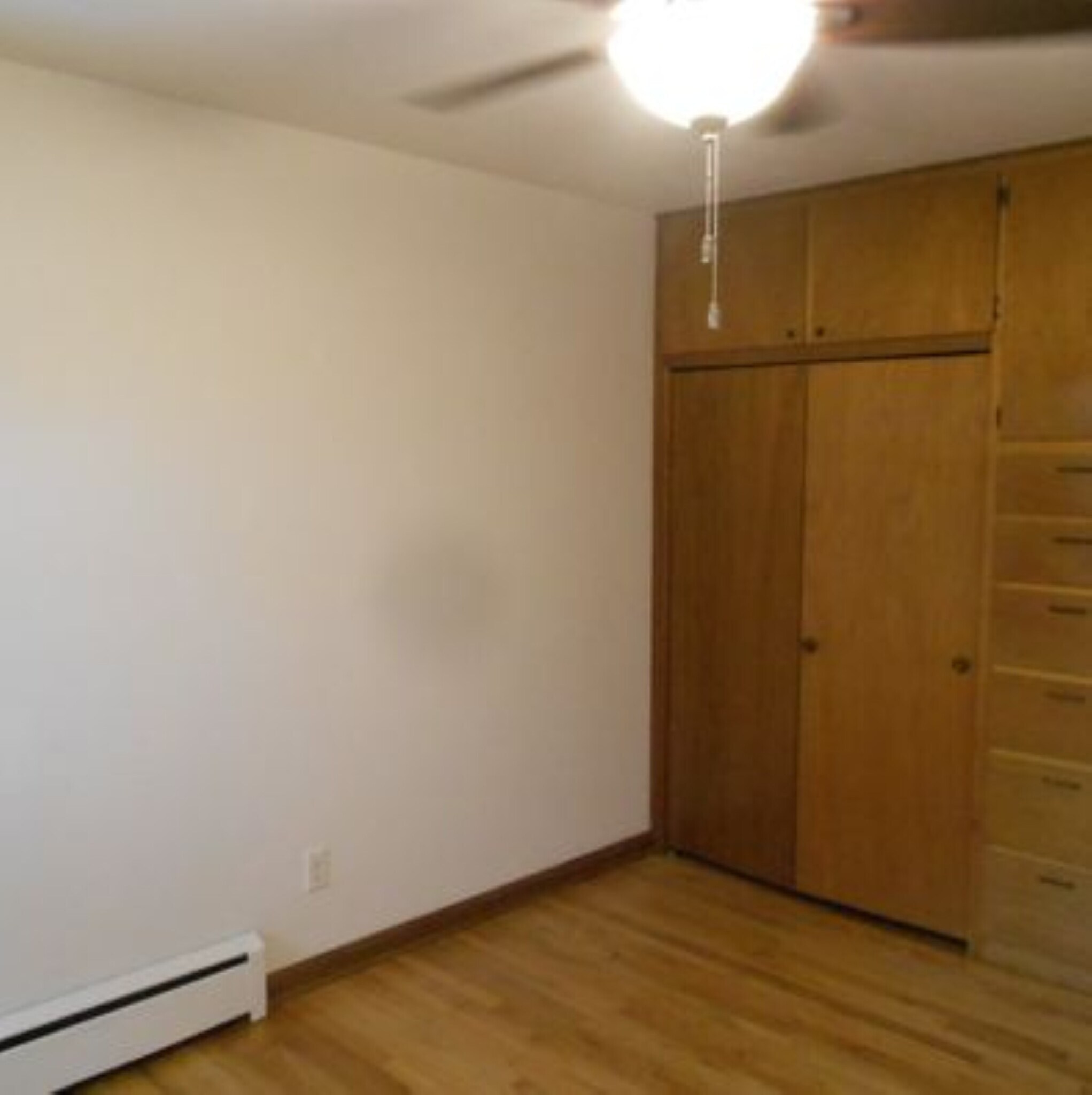 Building Photo - 112 E Dean Ave