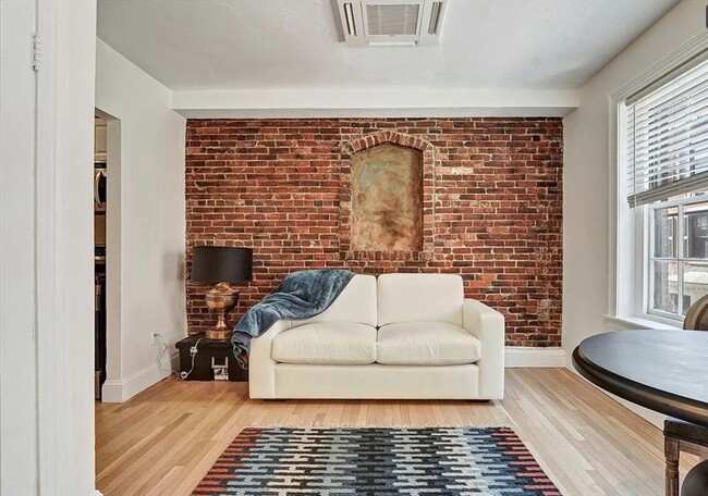 Primary Photo - 130 Myrtle St