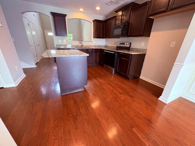 Building Photo - Stunning Stratford Park Townhome