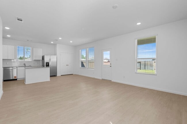 Building Photo - 24505 Red Hawthorn Trce