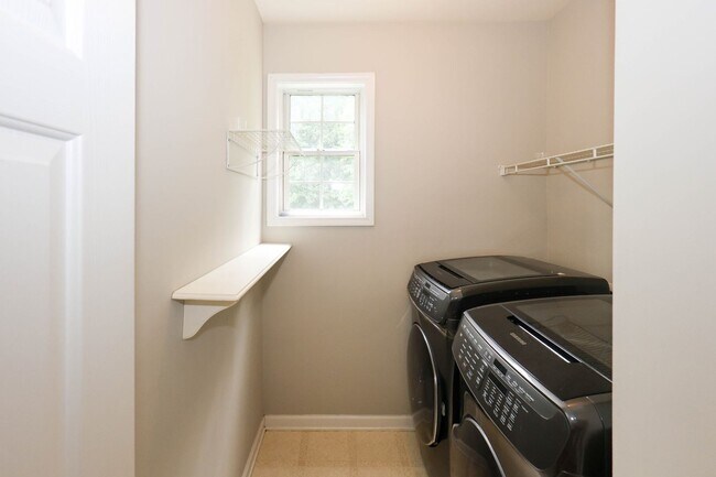 Building Photo - 2895 Haynes Club Cir SW