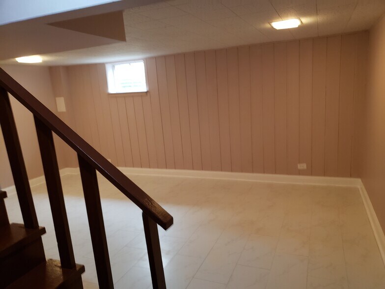 Building Photo - 2142 Rugen Rd