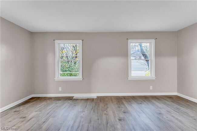 Building Photo - 5461 Clement Ave