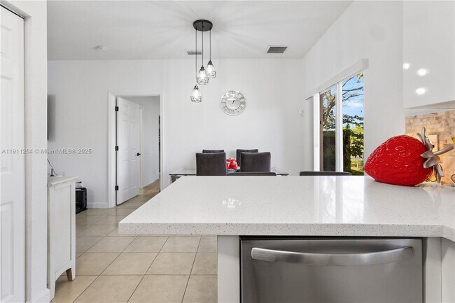 Building Photo - 2741 NE 4th St