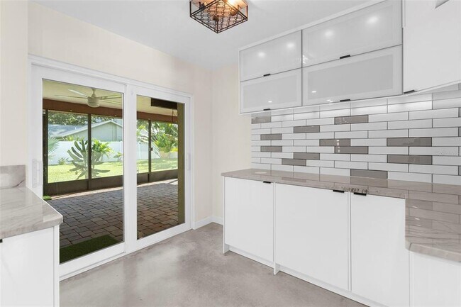 Building Photo - 4250 Marlowe Dr