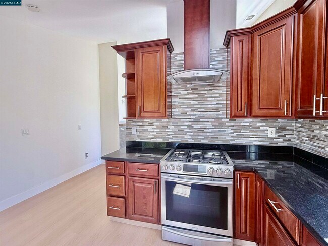 Building Photo - 1746 Highland Cir
