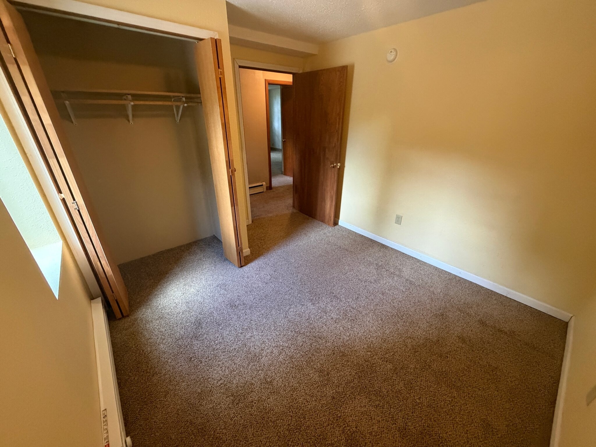 Building Photo - 265 Viking Dr