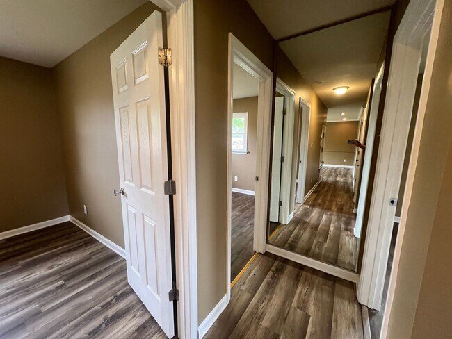 Building Photo - 3 bedroom 1 bathroom single level home