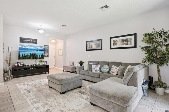 Building Photo - 2438 Seven Oaks Dr
