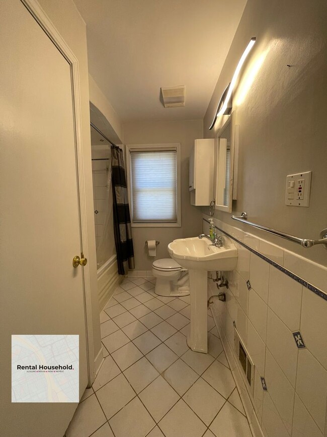 Building Photo - Stunning 3 Bedroom Oasis in Livonia-Move-In Ready!!