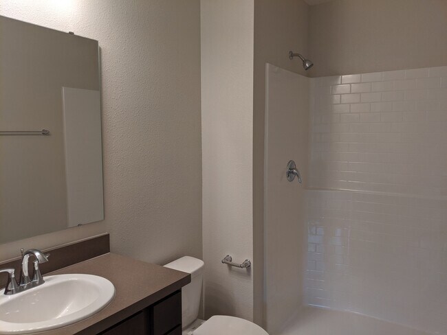 Building Photo - 544 Pinecrest Loop