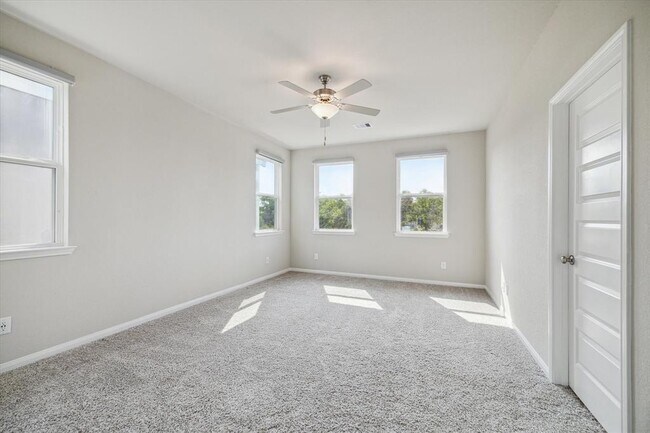 Building Photo - 1806 La Magnolia Dr