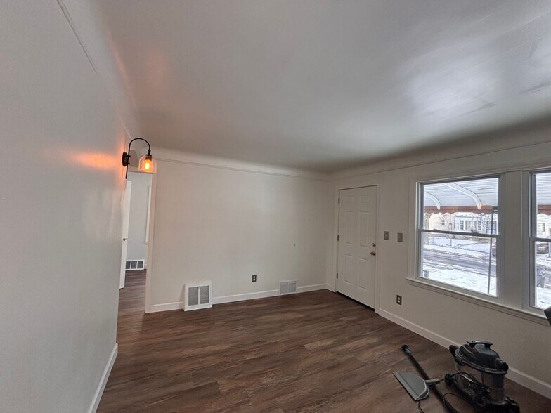 Building Photo - 19425 Fenmore St