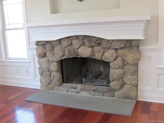 Building Photo - 2 Long Hill Rd