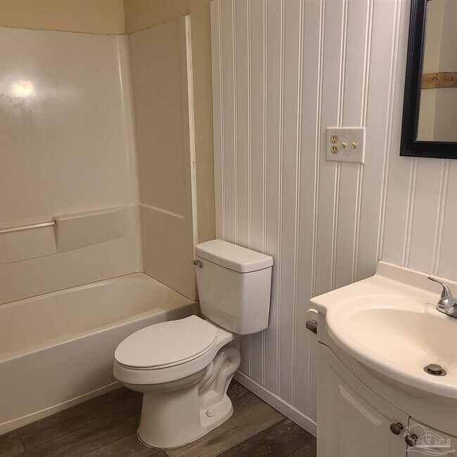 Building Photo - 125 Rue Max St