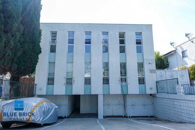 Building Photo - 1517 S Sherbourne Dr
