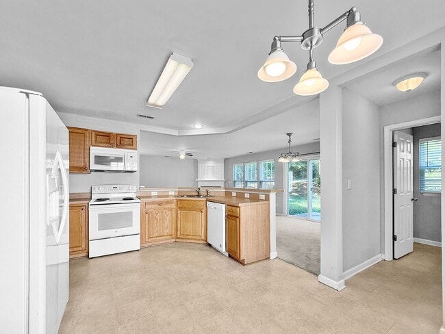 Building Photo - Stunning 4-bedroom, 2.5-bathroom home loca...