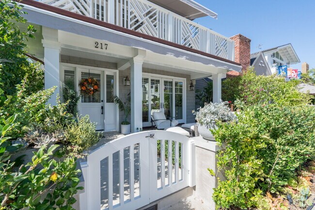 Building Photo - California Coastal Awaits: Luxurious Custom 3-Bedroom Home with Marble Touches on Balboa Island