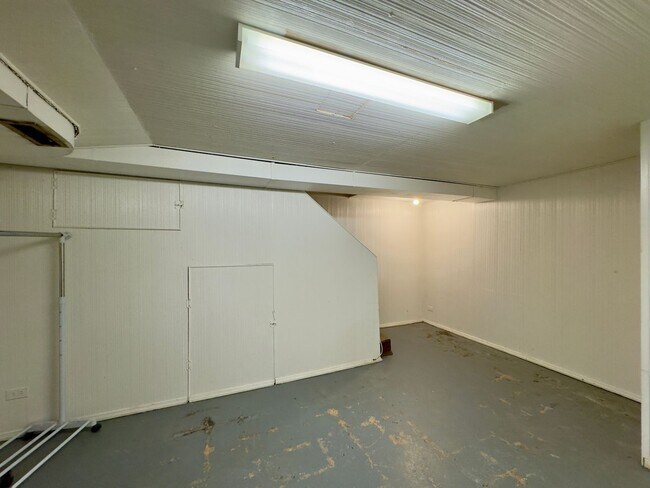 Building Photo - Charming 2 Bedroom/1 Bathroom Townhome in ...