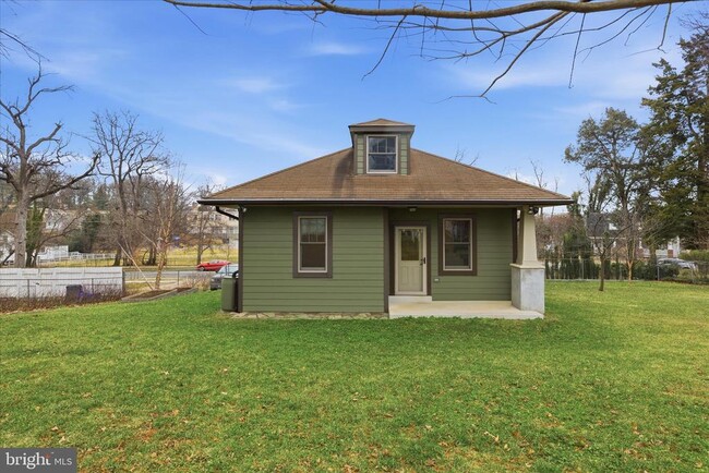 Building Photo - 2400 Valley Way