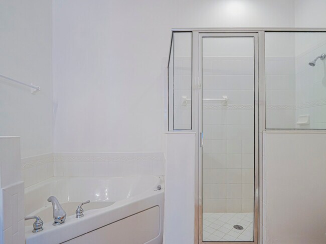 Building Photo - 1835 Bridgepointe Cir