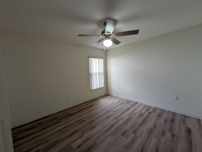 Building Photo - Lovely Oakwood Village Home