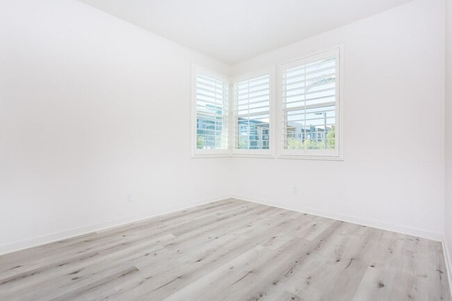 Building Photo - Beautiful Townhome at Millenia in Otay Ranch!