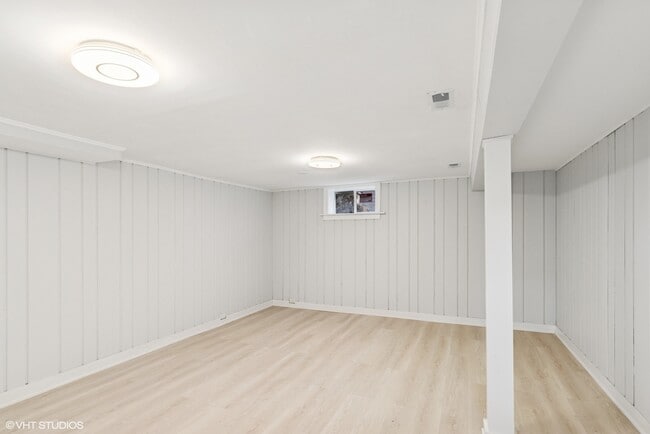 Building Photo - 1552 McCraren Rd