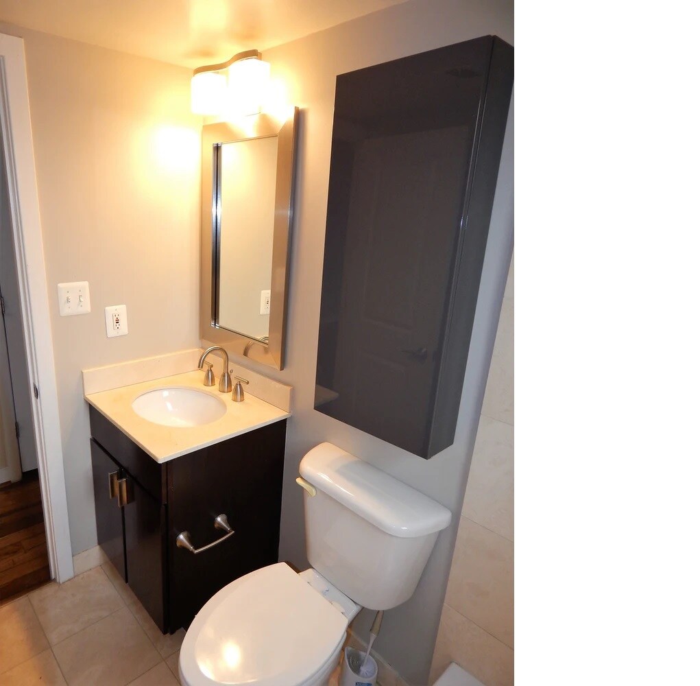 Building Photo - 420 16th St SE