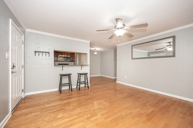 Building Photo - 2421 Beachview Dr